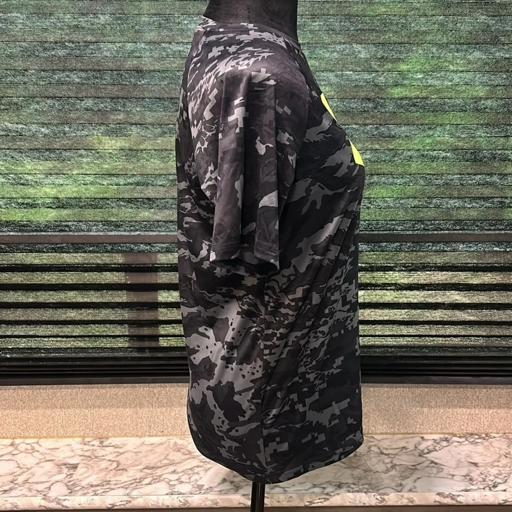 Under Armour Boys SS Black & Grey Camo Print Quick Dry Athletic T-Shirt YouthXL - Picture 4 of 8